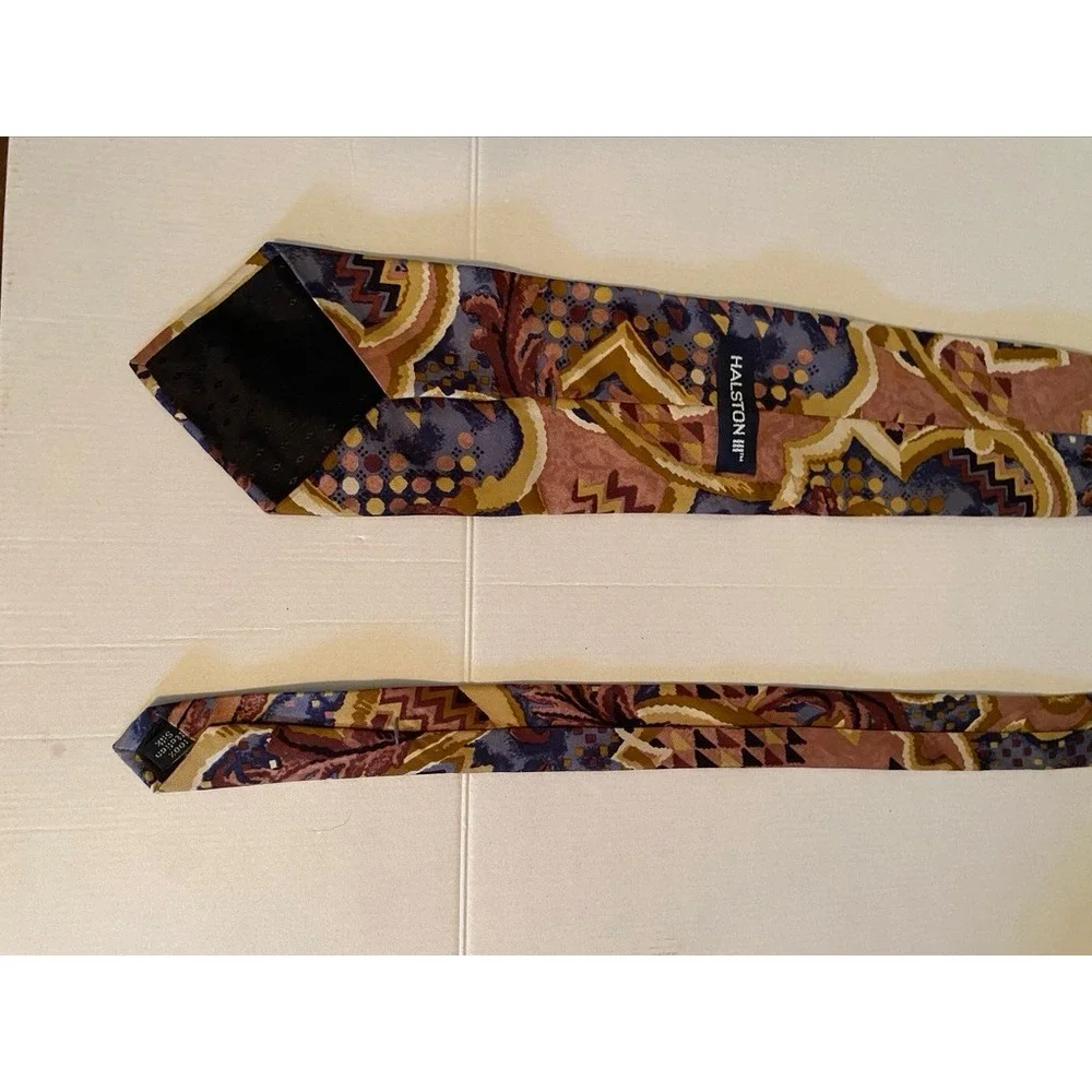 Halston III Mens Silk Necktie Abstract Geometric Floral Italian Silk Mauve Navy